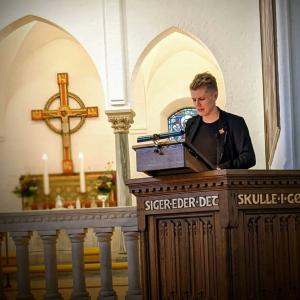 Chef for Kirkens Korshær Jeanette Bauer prædiker til aftensgudstjenste i Mariakirken på Vesterbro